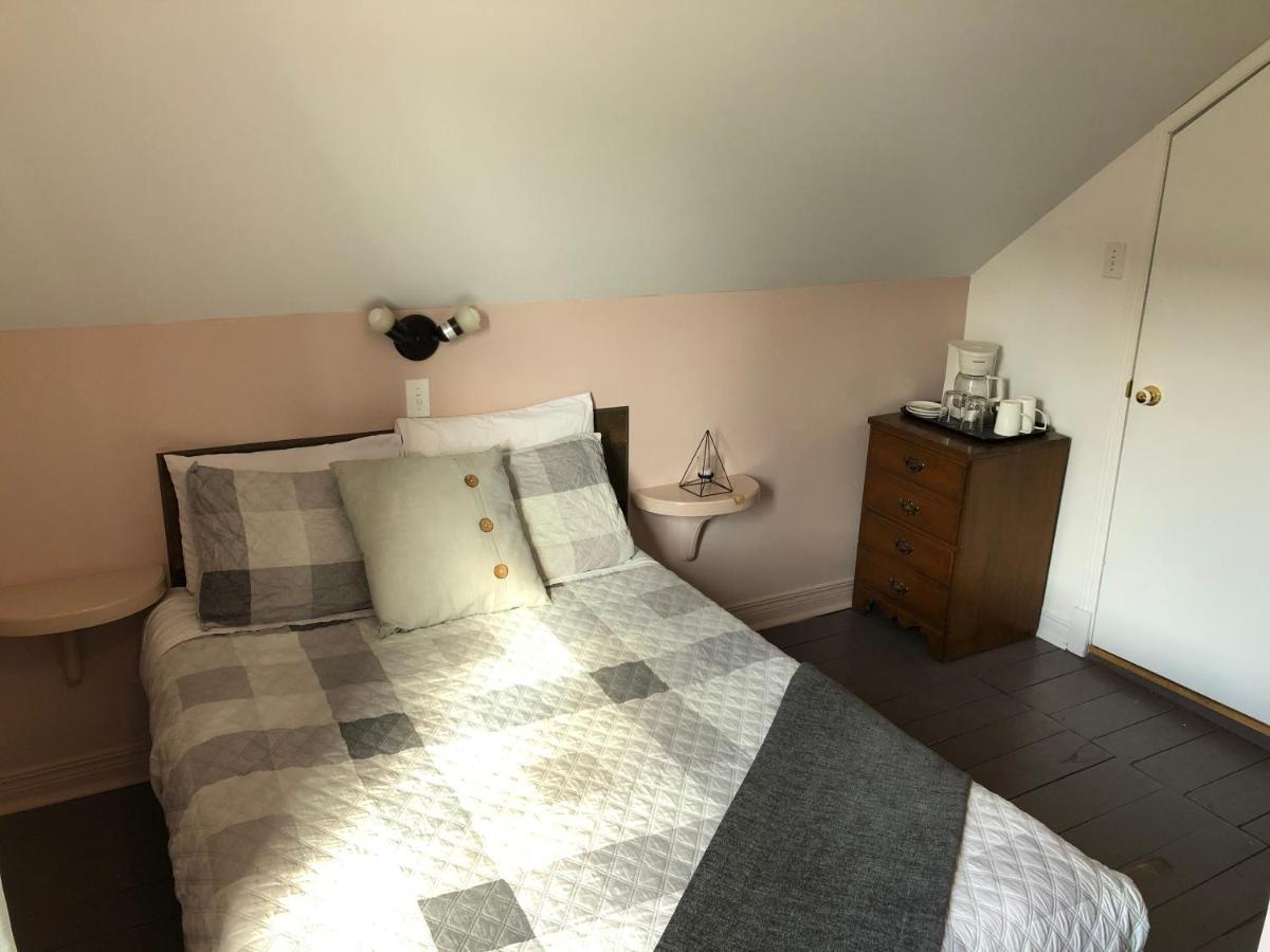 ラ・マルベー Les Pinsons Des Rives Bed & Breakfast エクステリア 写真