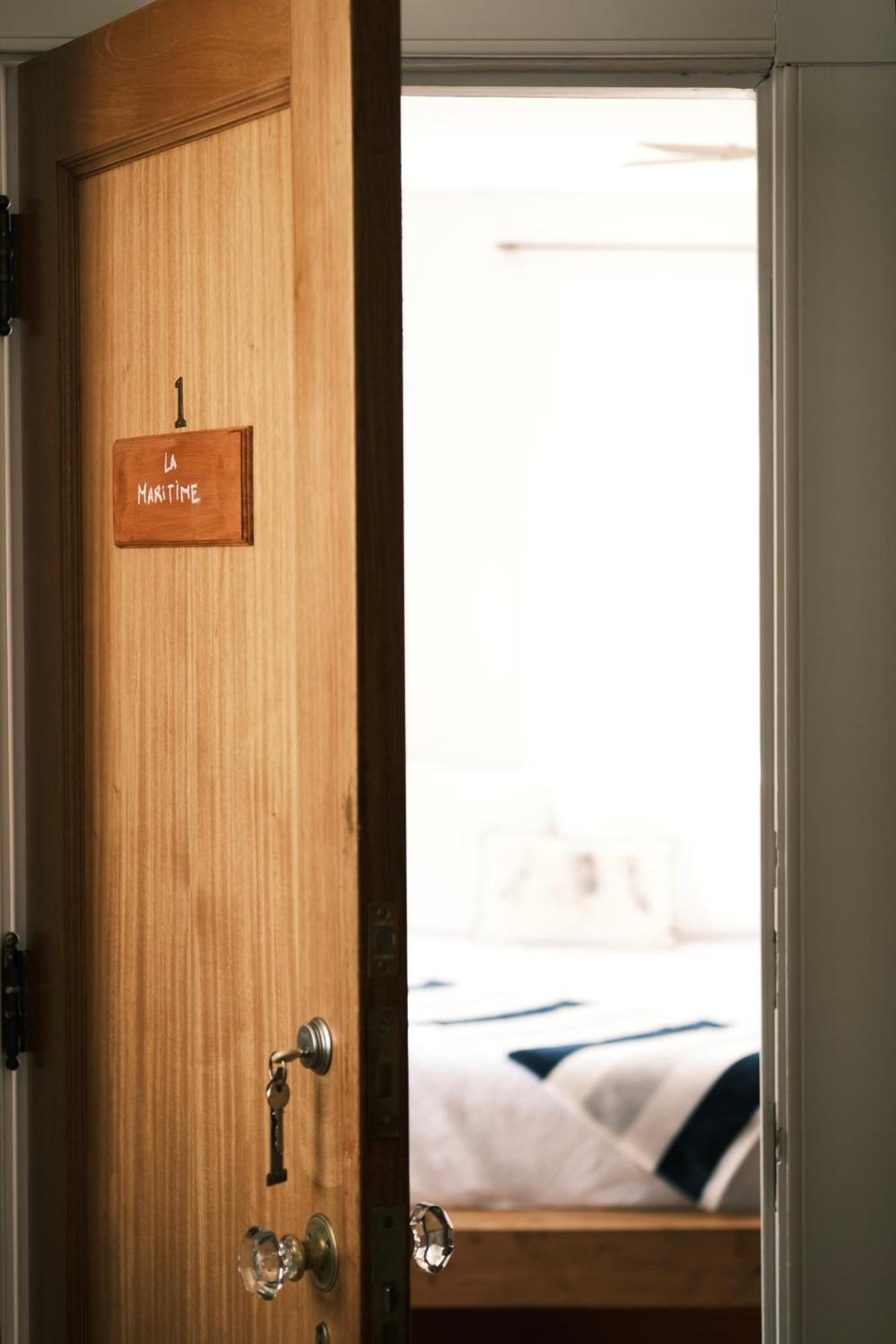 ラ・マルベー Les Pinsons Des Rives Bed & Breakfast エクステリア 写真