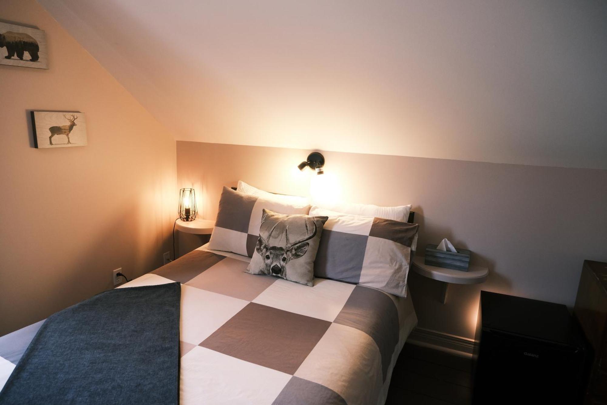 ラ・マルベー Les Pinsons Des Rives Bed & Breakfast エクステリア 写真
