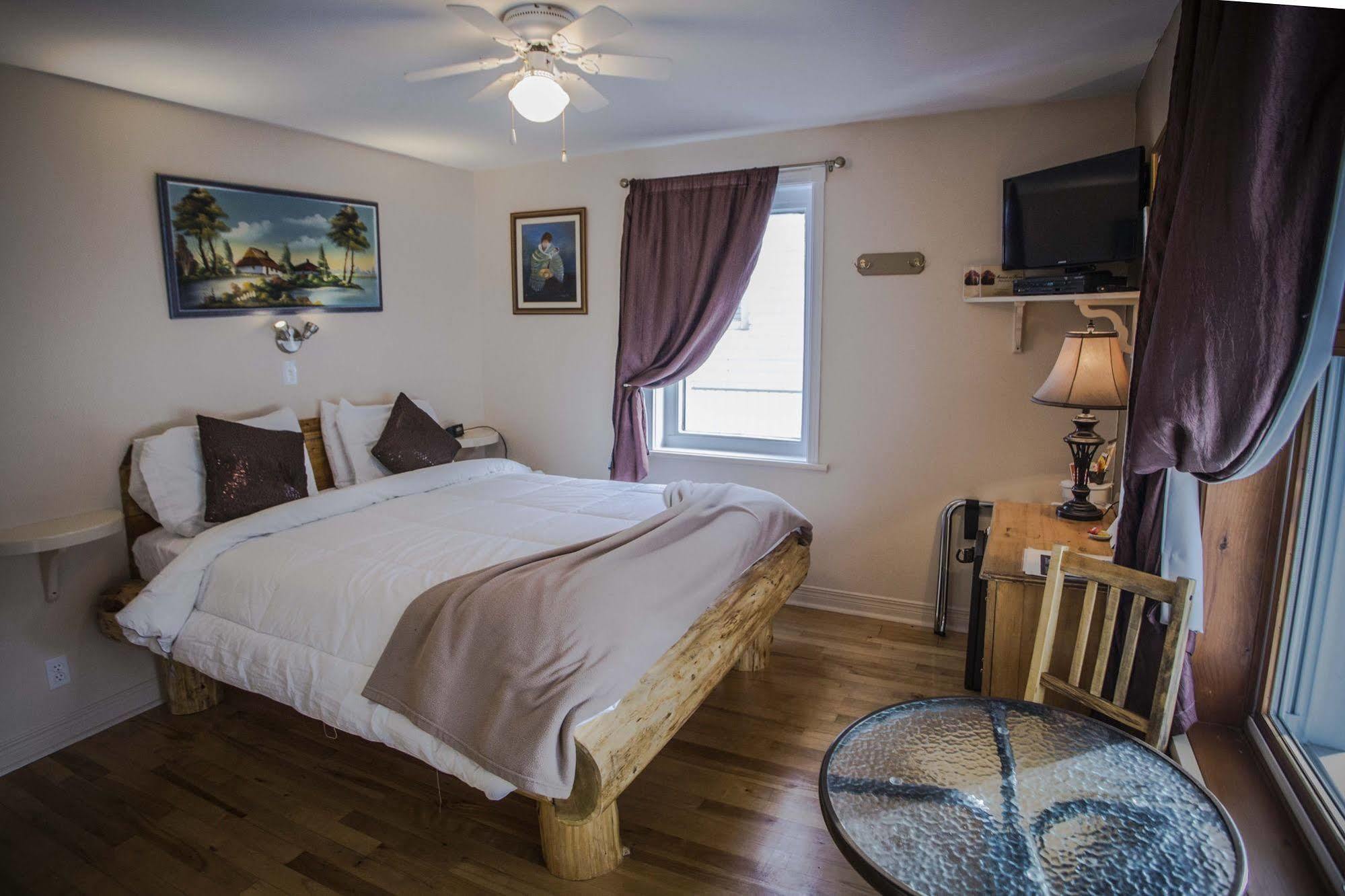 ラ・マルベー Les Pinsons Des Rives Bed & Breakfast エクステリア 写真